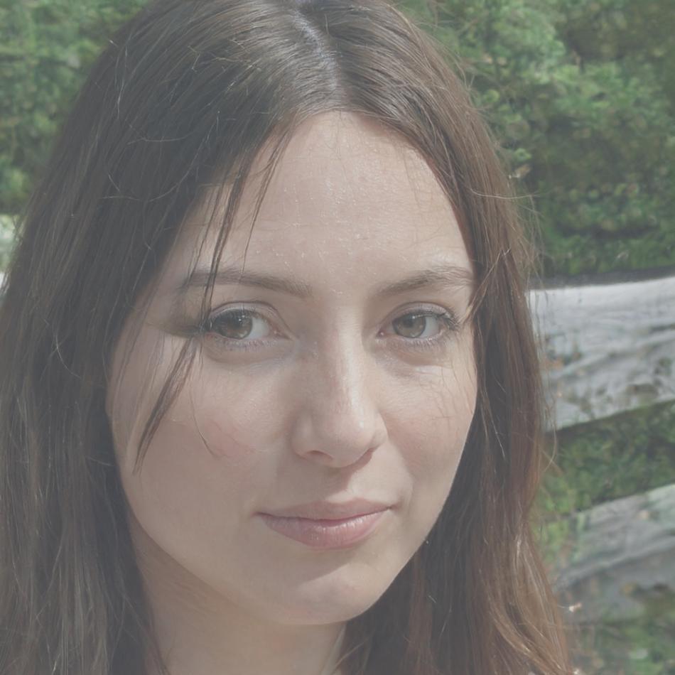 Portrait de Célestine Dubois, experte en analyse des risques financiers