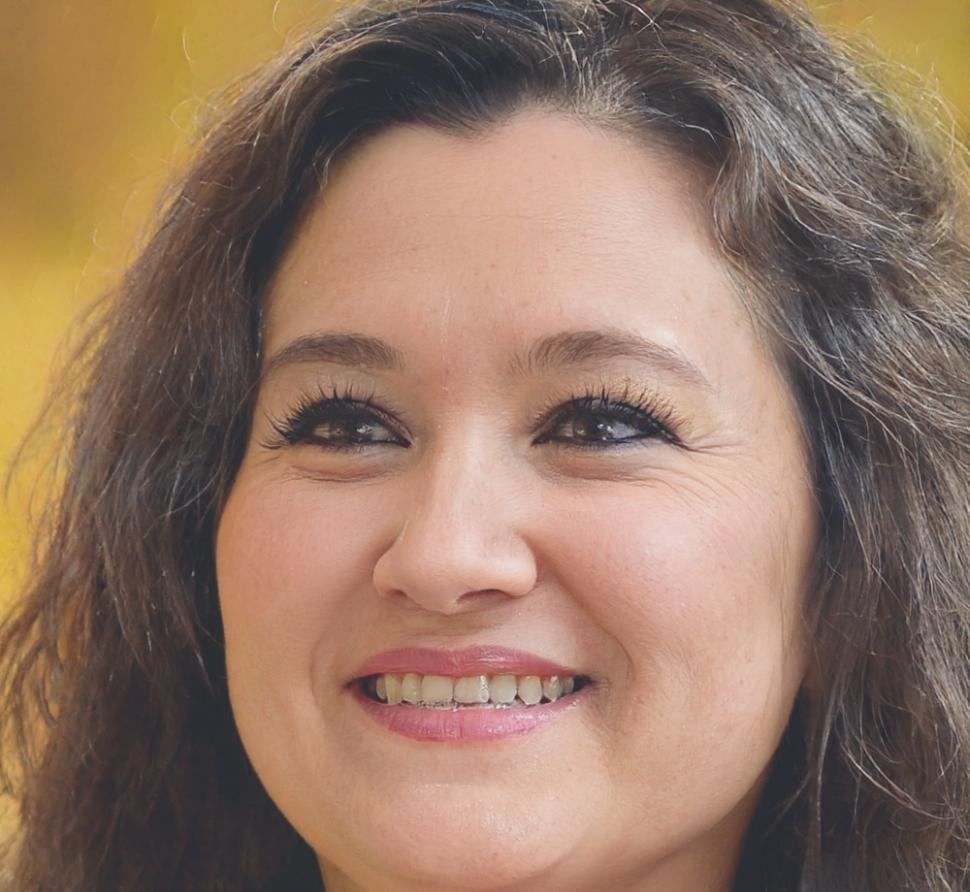 Portrait de Camille Dubois, formatrice spécialisée en analyse financière